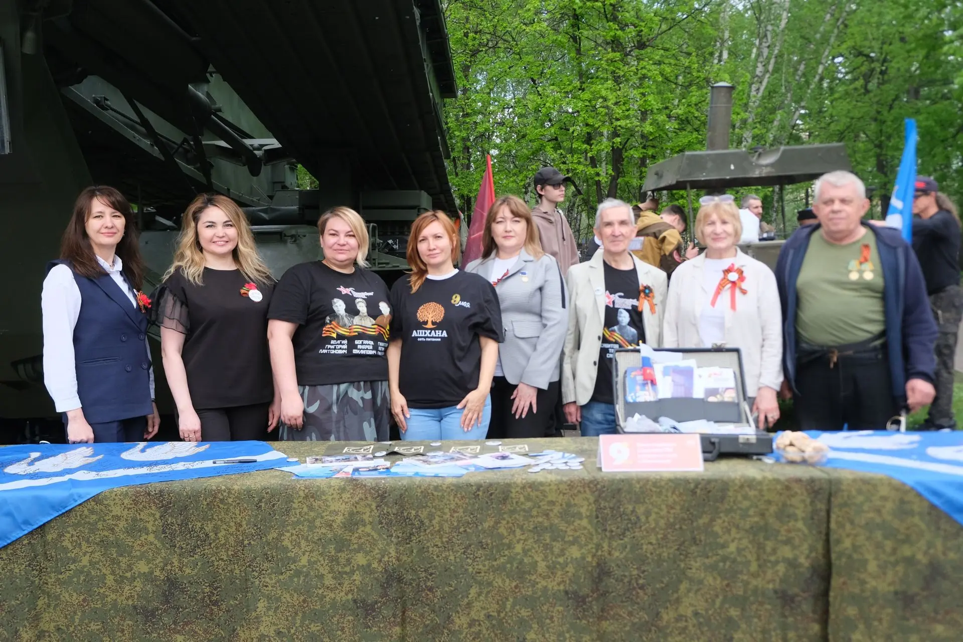С самого утра в парке Победы развернулись патриотические площадки С самого утра в парке Победы развернулись патриотические площадки