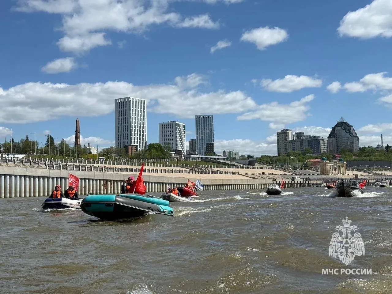 Безопасность на воде. В День Победы на реках Уфы и Белой прошло по-настоящему масштабное событие: более 50 водомоторных судов вышли на воду, чтобы отдать дань памяти героям Великой Отечественной войны Безопасность на воде. В День Победы на реках Уфы и Белой прошло по-настоящему масштабное событие: более 50 водомоторных судов вышли на воду, чтобы отдать дань памяти героям Великой Отечественной войны
