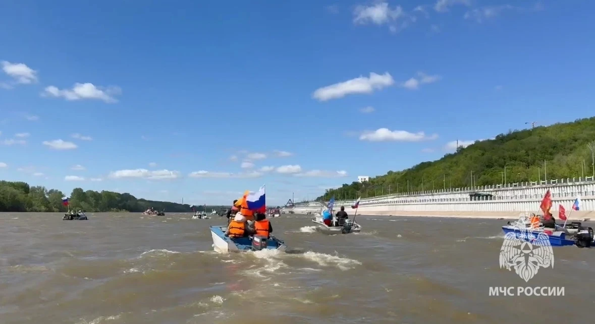 Безопасность на воде. В День Победы на реках Уфы и Белой прошло по-настоящему масштабное событие: более 50 водомоторных судов вышли на воду, чтобы отдать дань памяти героям Великой Отечественной войны Безопасность на воде. В День Победы на реках Уфы и Белой прошло по-настоящему масштабное событие: более 50 водомоторных судов вышли на воду, чтобы отдать дань памяти героям Великой Отечественной войны