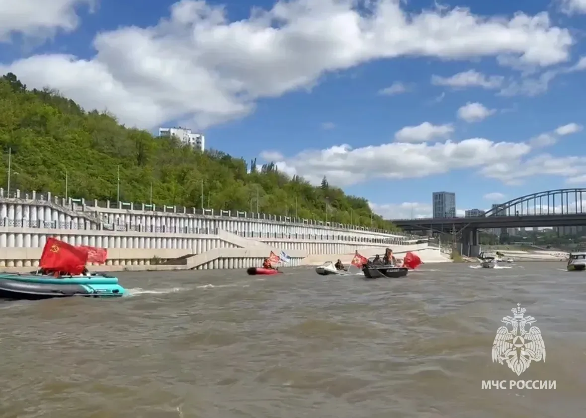 Безопасность на воде. В День Победы на реках Уфы и Белой прошло по-настоящему масштабное событие: более 50 водомоторных судов вышли на воду, чтобы отдать дань памяти героям Великой Отечественной войны Безопасность на воде. В День Победы на реках Уфы и Белой прошло по-настоящему масштабное событие: более 50 водомоторных судов вышли на воду, чтобы отдать дань памяти героям Великой Отечественной войны