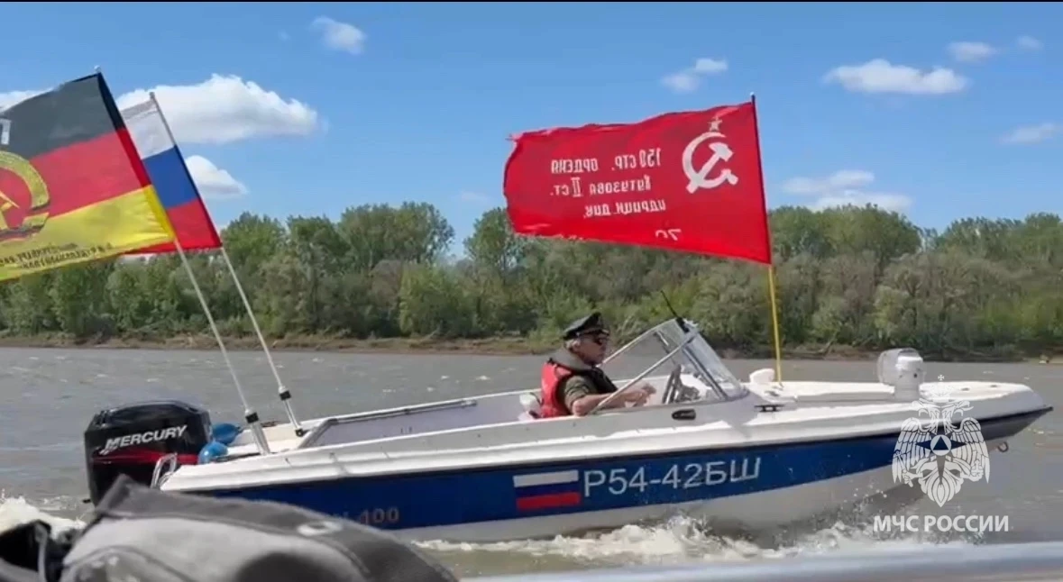 Безопасность на воде. В День Победы на реках Уфы и Белой прошло по-настоящему масштабное событие: более 50 водомоторных судов вышли на воду, чтобы отдать дань памяти героям Великой Отечественной войны Безопасность на воде. В День Победы на реках Уфы и Белой прошло по-настоящему масштабное событие: более 50 водомоторных судов вышли на воду, чтобы отдать дань памяти героям Великой Отечественной войны