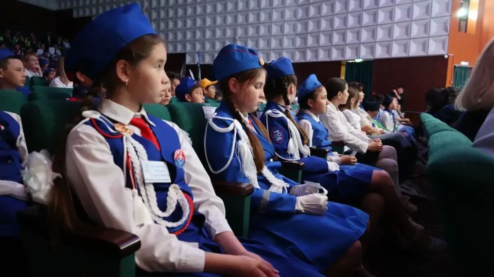 Поздравляю наших юных инспекторов движения с успешным завершением конкурса! Поздравляю наших юных инспекторов движения с успешным завершением конкурса!