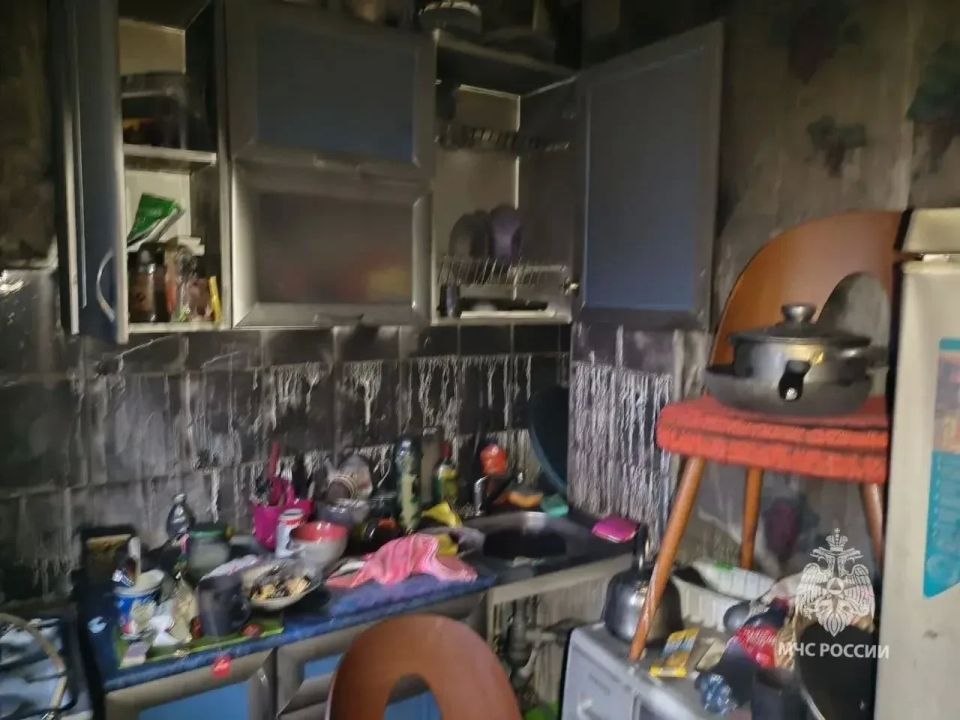 В однокомнатной квартире загорелось домашнее имущество В однокомнатной квартире загорелось домашнее имущество