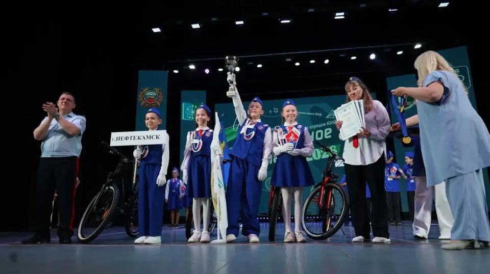 Поздравляю наших юных инспекторов движения с успешным завершением конкурса! Поздравляю наших юных инспекторов движения с успешным завершением конкурса!
