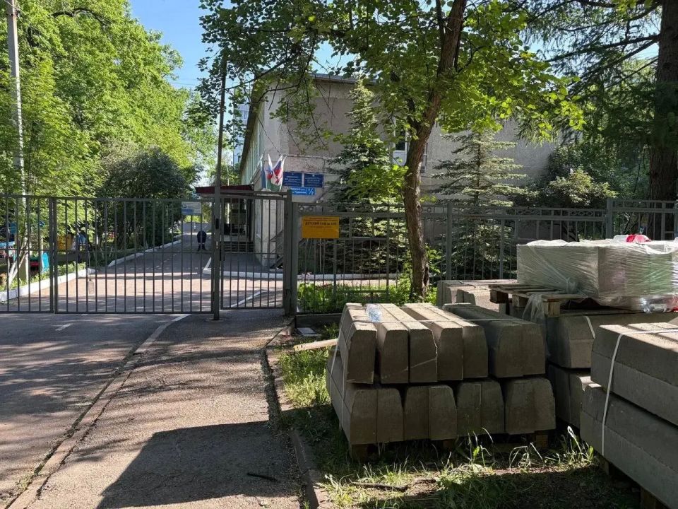 Испытание лужами отменяется: в Уфе взялись за дороги к детским садам и школам Испытание лужами отменяется: в Уфе взялись за дороги к детским садам и школам