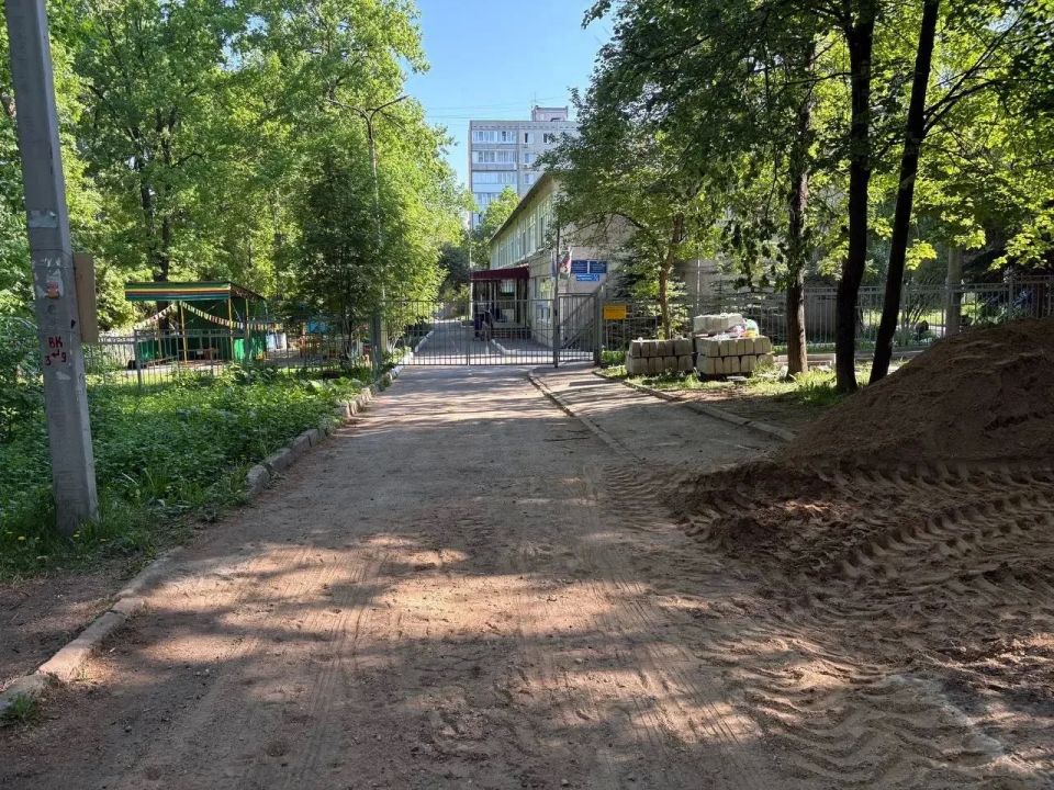 Испытание лужами отменяется: в Уфе взялись за дороги к детским садам и школам Испытание лужами отменяется: в Уфе взялись за дороги к детским садам и школам