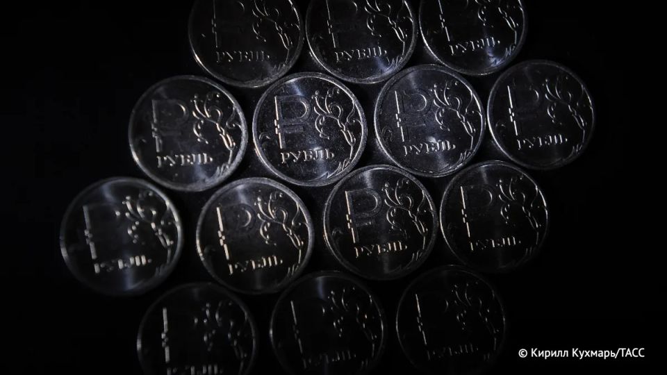 Рубль возглавил рейтинг лучших валют мира, пишет Bloomberg