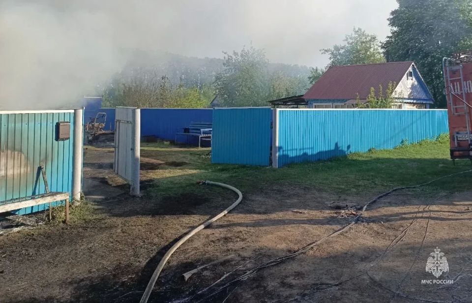 В селе Ахметово произошёл крупный пожар В селе Ахметово произошёл крупный пожар