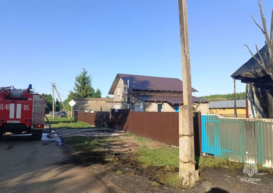 В селе Ахметово произошёл крупный пожар В селе Ахметово произошёл крупный пожар