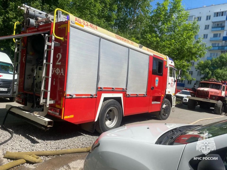 Двоих детей и восемь взрослых вытащили из огня в Уфе