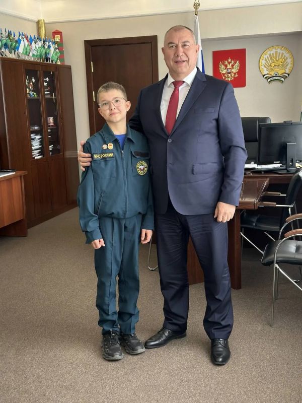 Подросток из Башкортостана трудится в качестве волонтера МЧС Подросток из Башкортостана трудится в качестве волонтера МЧС
