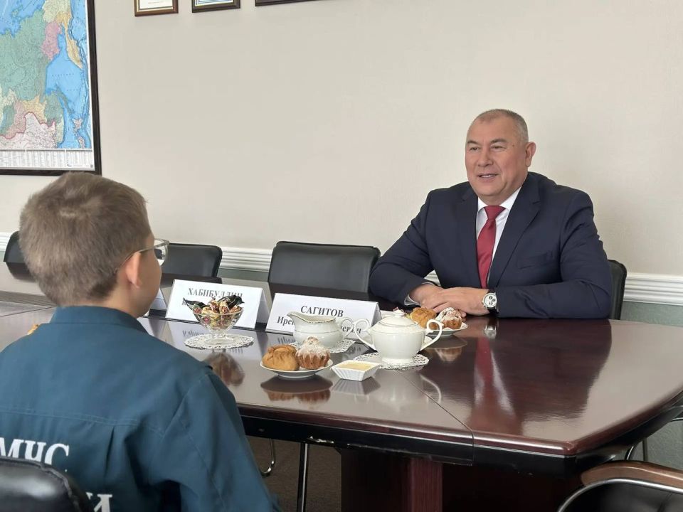 Подросток из Башкортостана трудится в качестве волонтера МЧС Подросток из Башкортостана трудится в качестве волонтера МЧС