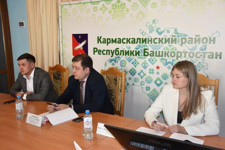 Артур Аманбаев провел выездной прием граждан в Кармаскалинском районе