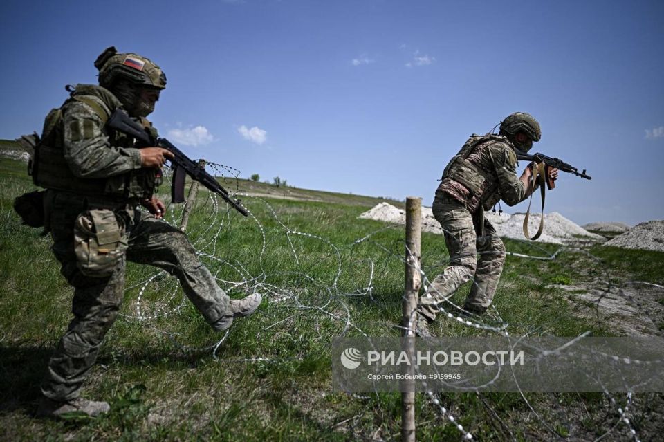 Боевое слаживание бойцов 31-го мотострелкового полка "Башкортостан" 67-й мотострелковой дивизии 25-й общевойсковой армии группы войск "Запад" Боевое слаживание бойцов 31-го мотострелкового полка "Башкортостан" 67-й мотострелковой дивизии 25-й общевойсковой армии группы войск "Запад"