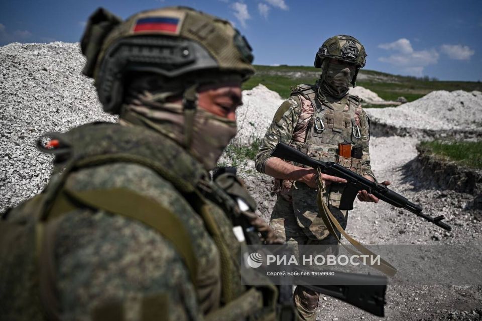 Боевое слаживание бойцов 31-го мотострелкового полка "Башкортостан" 67-й мотострелковой дивизии 25-й общевойсковой армии группы войск "Запад" Боевое слаживание бойцов 31-го мотострелкового полка "Башкортостан" 67-й мотострелковой дивизии 25-й общевойсковой армии группы войск "Запад"