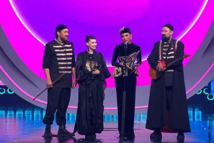 Башкирская группа AY YOLA и певица Алсу стали первыми победителями русской музыкальной премии телеканала RU TV с треком на национальном языке