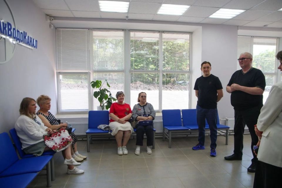Глава администрации Эмиль Шаймарданов посетил новый абонентский отдел городского водоканала Глава администрации Эмиль Шаймарданов посетил новый абонентский отдел городского водоканала