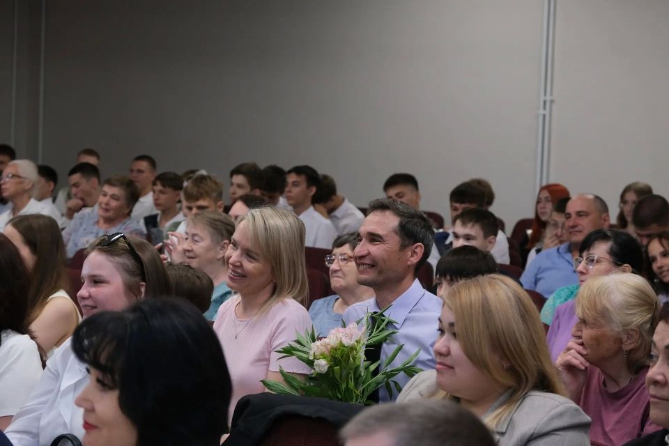 В школах Стерлитамака звенят «Последние звонки» В школах Стерлитамака звенят «Последние звонки»