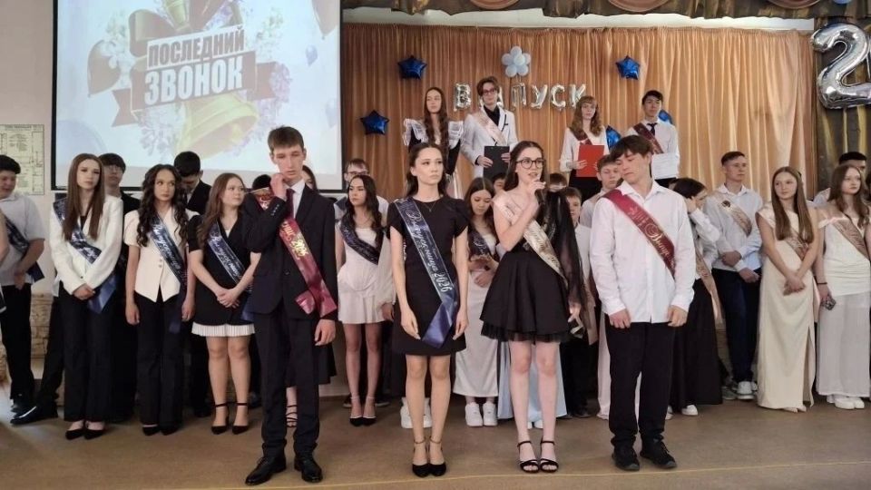 В школах Стерлитамака звенят «Последние звонки» В школах Стерлитамака звенят «Последние звонки»