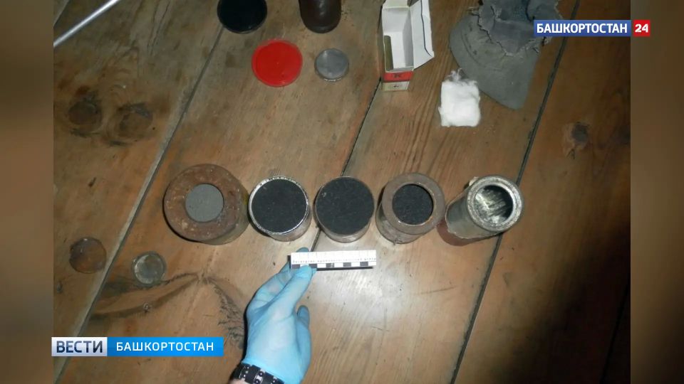 В Башкортостане полицейские нашли оружие и взрывчатые вещества в доме 60-летнего мужчины В Башкортостане полицейские нашли оружие и взрывчатые вещества в доме 60-летнего мужчины