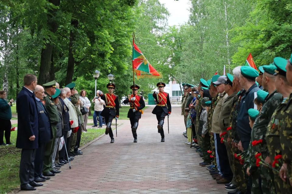 День пограничника. 28 мая в России отмечается День пограничника. Именно в этот день в 1918 году была учреждена Пограничная охрана РСФСР День пограничника. 28 мая в России отмечается День пограничника. Именно в этот день в 1918 году была учреждена Пограничная охрана РСФСР