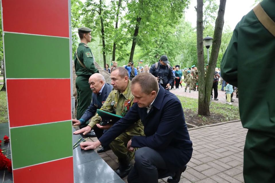 День пограничника. 28 мая в России отмечается День пограничника. Именно в этот день в 1918 году была учреждена Пограничная охрана РСФСР День пограничника. 28 мая в России отмечается День пограничника. Именно в этот день в 1918 году была учреждена Пограничная охрана РСФСР