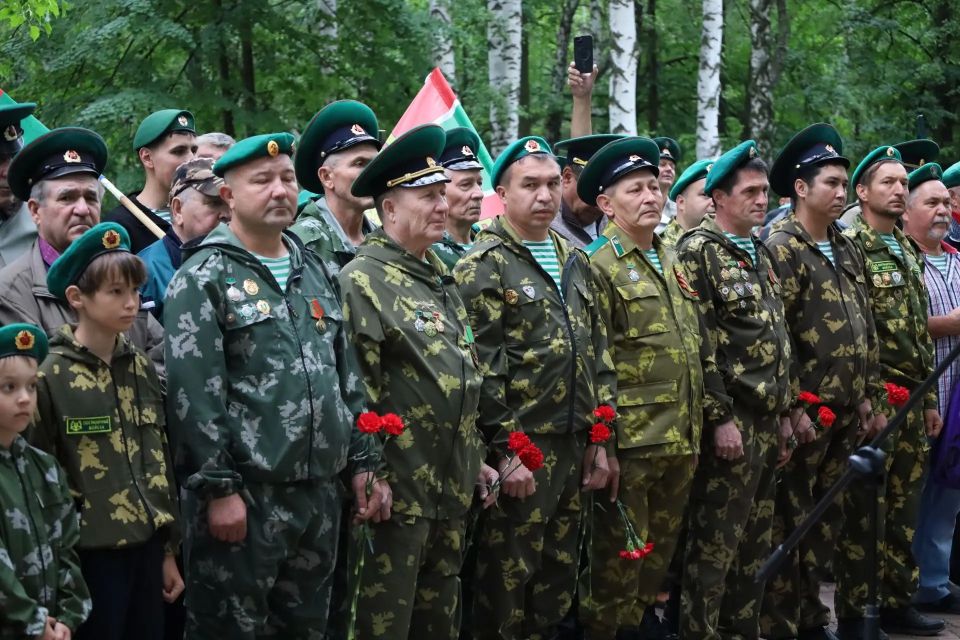 День пограничника. 28 мая в России отмечается День пограничника. Именно в этот день в 1918 году была учреждена Пограничная охрана РСФСР День пограничника. 28 мая в России отмечается День пограничника. Именно в этот день в 1918 году была учреждена Пограничная охрана РСФСР