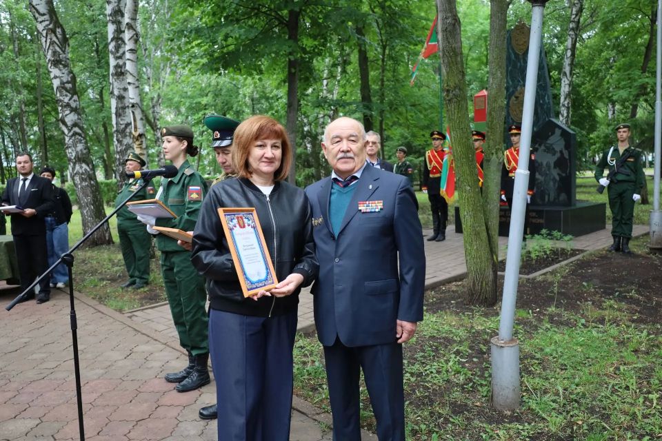 День пограничника. 28 мая в России отмечается День пограничника. Именно в этот день в 1918 году была учреждена Пограничная охрана РСФСР День пограничника. 28 мая в России отмечается День пограничника. Именно в этот день в 1918 году была учреждена Пограничная охрана РСФСР