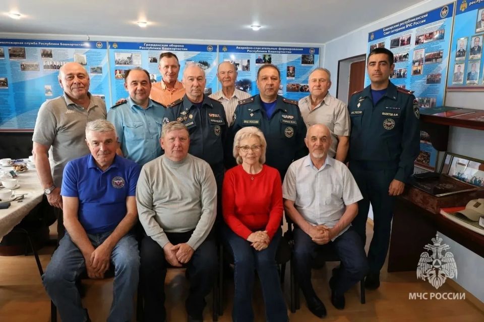 Начальник Главного управления МЧС России по Республике Башкортостан Владимир Горин встретился с вновь избранным составом Президиума Башкирского республиканского Совета ветеранов МЧС России Начальник Главного управления МЧС России по Республике Башкортостан Владимир Горин встретился с вновь избранным составом Президиума Башкирского республиканского Совета ветеранов МЧС России