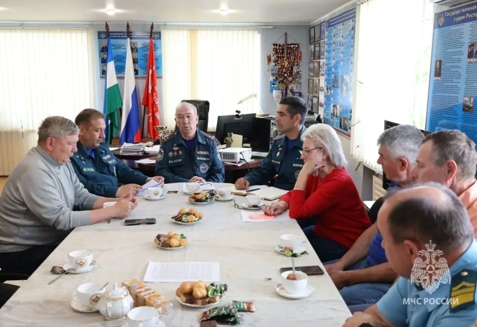 Начальник Главного управления МЧС России по Республике Башкортостан Владимир Горин встретился с вновь избранным составом Президиума Башкирского республиканского Совета ветеранов МЧС России Начальник Главного управления МЧС России по Республике Башкортостан Владимир Горин встретился с вновь избранным составом Президиума Башкирского республиканского Совета ветеранов МЧС России
