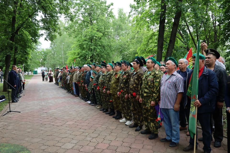 День пограничника. 28 мая в России отмечается День пограничника. Именно в этот день в 1918 году была учреждена Пограничная охрана РСФСР День пограничника. 28 мая в России отмечается День пограничника. Именно в этот день в 1918 году была учреждена Пограничная охрана РСФСР