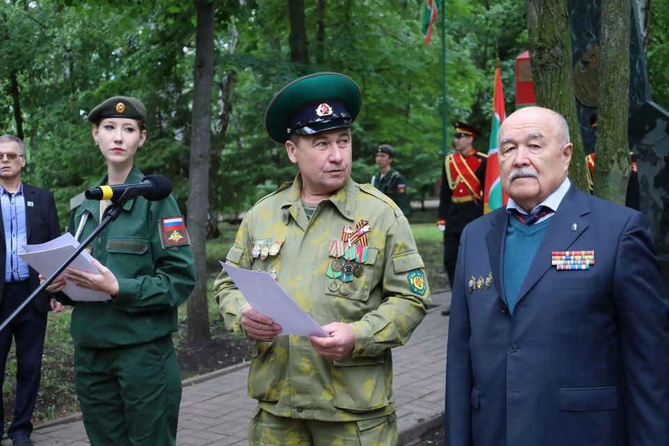 День пограничника. 28 мая в России отмечается День пограничника. Именно в этот день в 1918 году была учреждена Пограничная охрана РСФСР День пограничника. 28 мая в России отмечается День пограничника. Именно в этот день в 1918 году была учреждена Пограничная охрана РСФСР