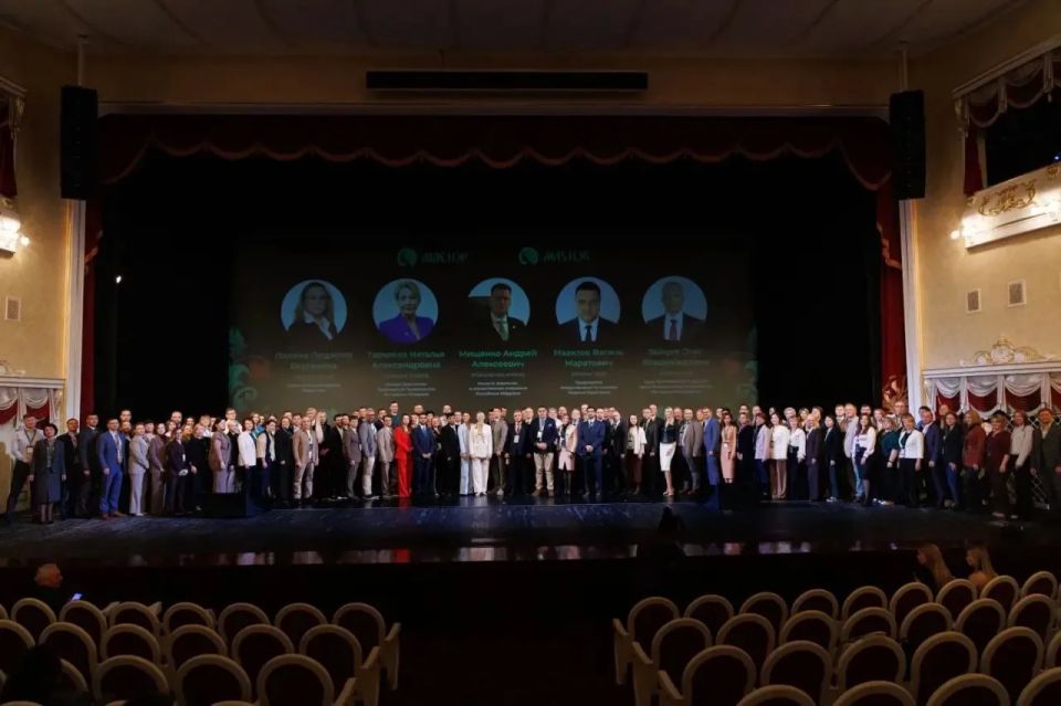 Артур Аманбаев принял участие в ключевом земельном форуме страны «Мастор» Артур Аманбаев принял участие в ключевом земельном форуме страны «Мастор»