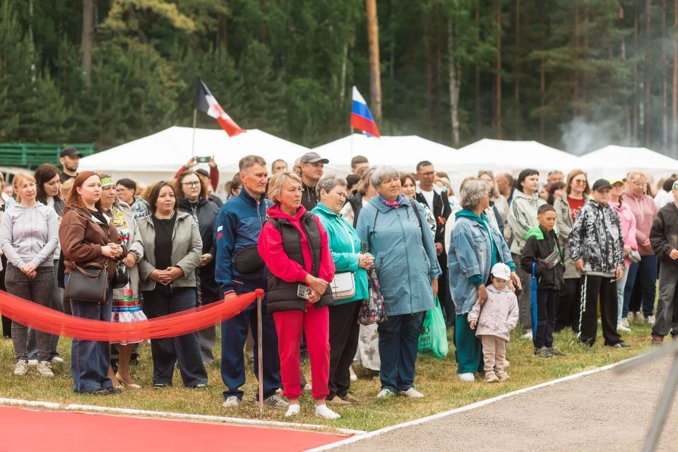 Заместитель министра промышленности, энергетики и инноваций Республики Башкортостан Валерий Галиев принял участие в праздничном мероприятии «Караван дружбы» в Краснокамском районе, посвящённом Дню работников текстильной и... Заместитель министра промышленности, энергетики и инноваций Республики Башкортостан Валерий Галиев принял участие в праздничном мероприятии «Караван дружбы» в Краснокамском районе, посвящённом Дню работников текстильной и...