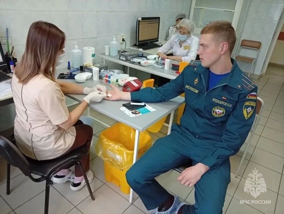 Сотрудники 14 пожарно-спасательного отряда Главного управления МЧС России по Республике Башкортостан в преддверии Дня России приняли участие в донорской акции и сдали кровь Сотрудники 14 пожарно-спасательного отряда Главного управления МЧС России по Республике Башкортостан в преддверии Дня России приняли участие в донорской акции и сдали кровь
