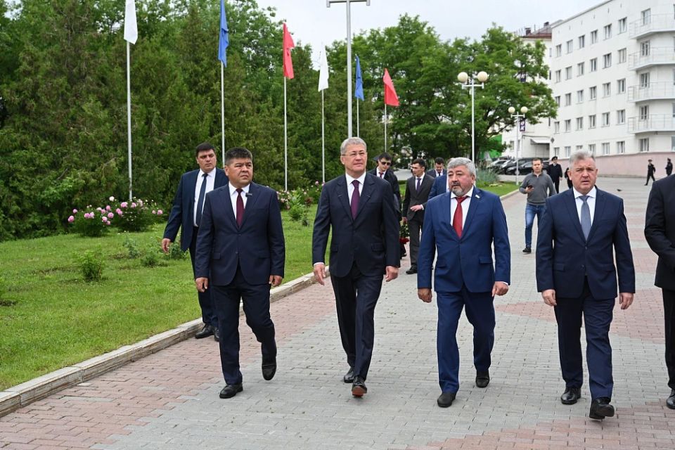 В Уфе проходят торжественные мероприятия, посвящённые Дню России и Дню города В Уфе проходят торжественные мероприятия, посвящённые Дню России и Дню города