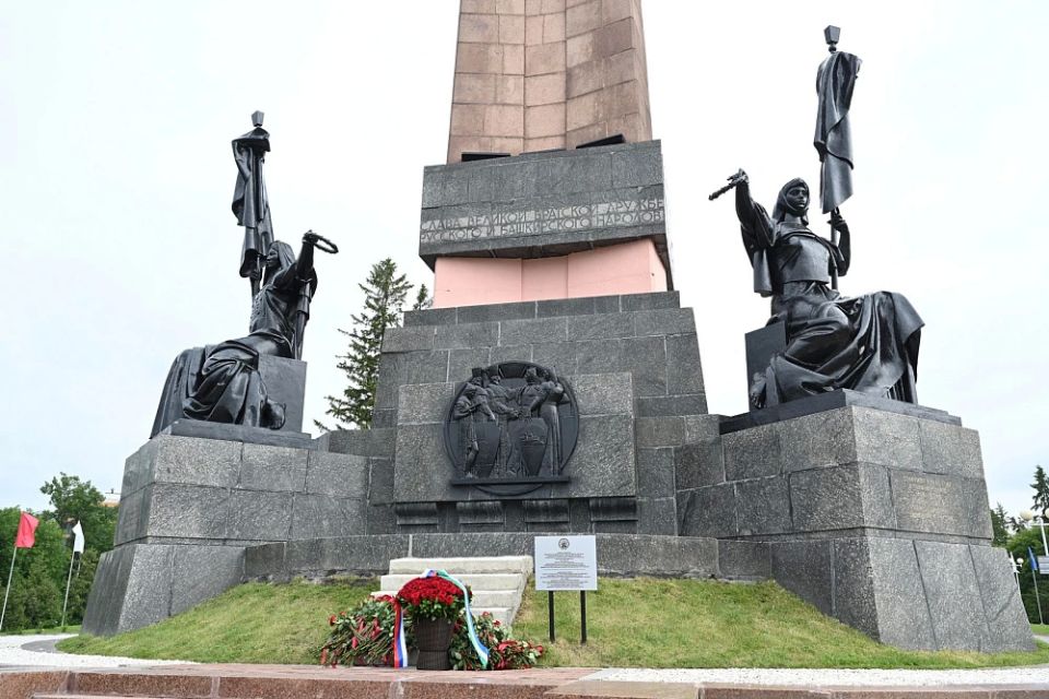 В Уфе проходят торжественные мероприятия, посвящённые Дню России и Дню города В Уфе проходят торжественные мероприятия, посвящённые Дню России и Дню города