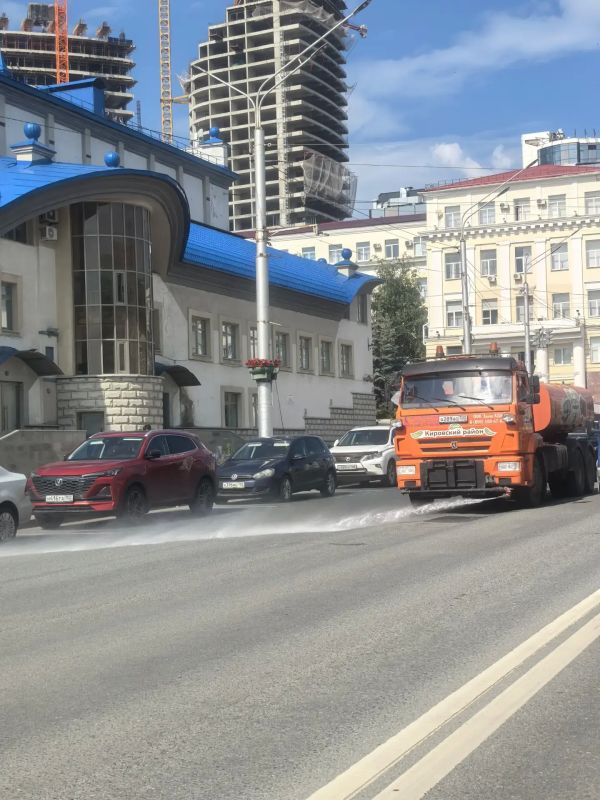 Чистота города начинается с их работы Чистота города начинается с их работы