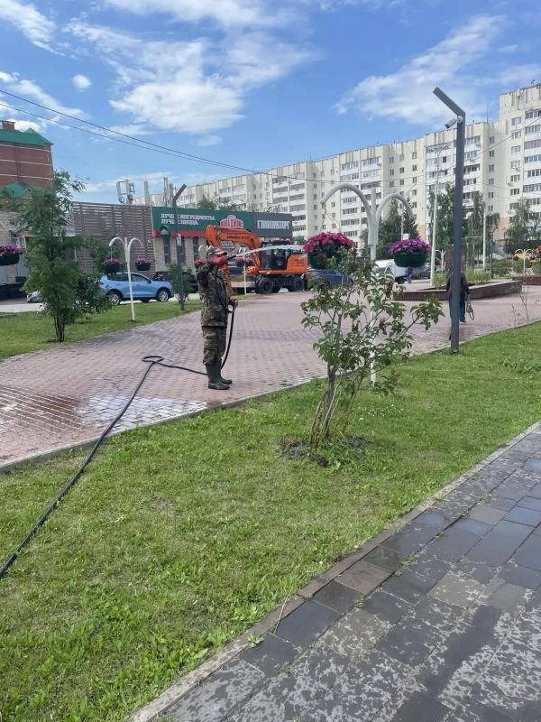 Чистота города начинается с их работы Чистота города начинается с их работы