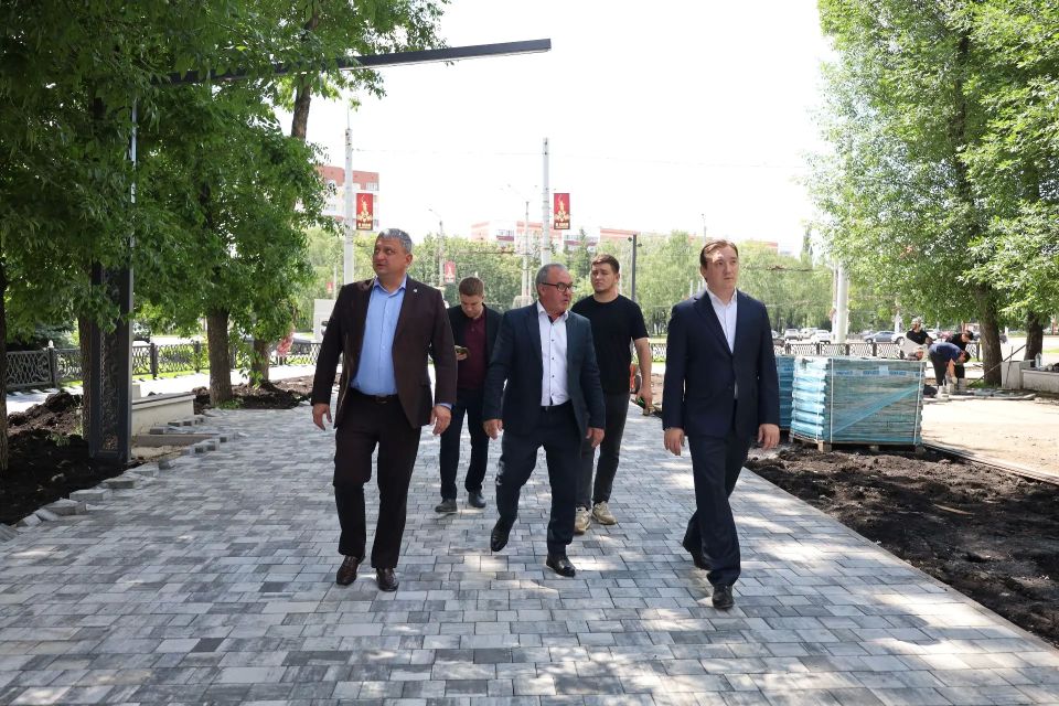 Глава администрации города Эмиль Шаймарданов посетил объекты благоустройства Глава администрации города Эмиль Шаймарданов посетил объекты благоустройства