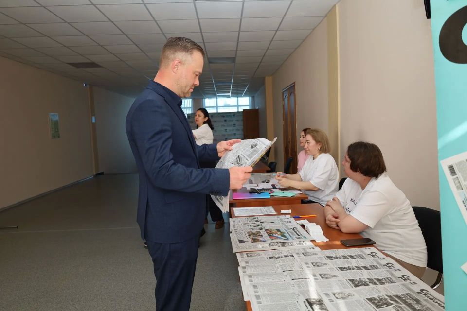 Уже традиционно перед началом оперативного совещания в администрации города прошла акция по подписке на газеты «Стерлитамакский рабочий» и «Ашкадар» Уже традиционно перед началом оперативного совещания в администрации города прошла акция по подписке на газеты «Стерлитамакский рабочий» и «Ашкадар»