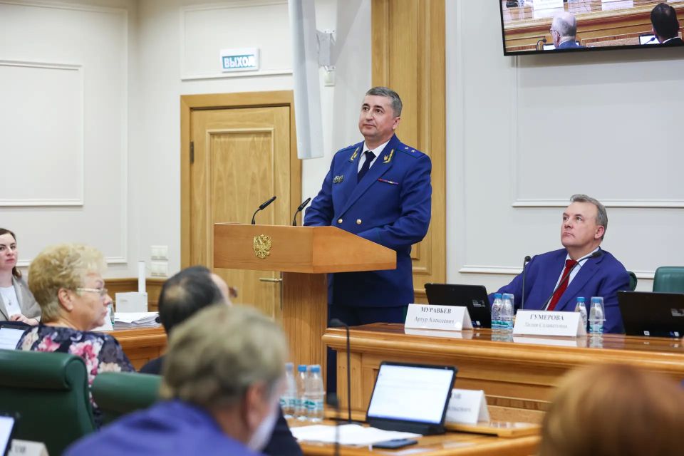 Председатель Комитета СФ по конституционному законодательству и государственному строительству Андрей Клишас в ходе пленарного заседания доложил о результатах рассмотрения представленных Президентом Российской Федерации для... Председатель Комитета СФ по конституционному законодательству и государственному строительству Андрей Клишас в ходе пленарного заседания доложил о результатах рассмотрения представленных Президентом Российской Федерации для...