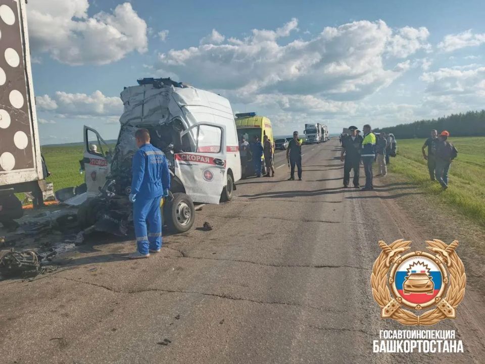 В Дуванском районе три человека погибли в машине скорой помощи В Дуванском районе три человека погибли в машине скорой помощи