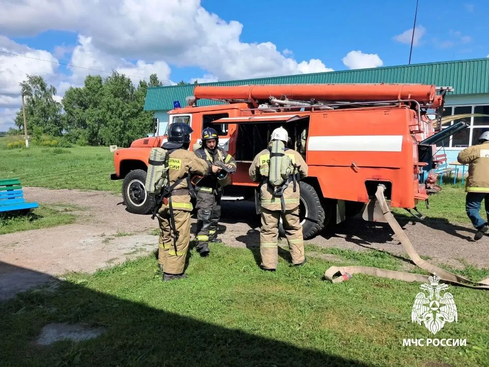 «Примерь каску!»: юные отдыхающие лагеря «Колос» стали пожарными на один день «Примерь каску!»: юные отдыхающие лагеря «Колос» стали пожарными на один день