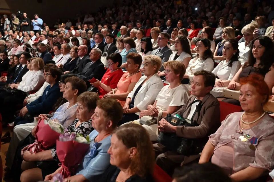 Радий Хабиров: В преддверии Дня медицинского работника чествуем врачей, фельдшеров, медсестер, преподавателей БГМУ и медколледжей – всех тех, кто стоит на страже здоровья жителей республики Радий Хабиров: В преддверии Дня медицинского работника чествуем врачей, фельдшеров, медсестер, преподавателей БГМУ и медколледжей – всех тех, кто стоит на страже здоровья жителей республики