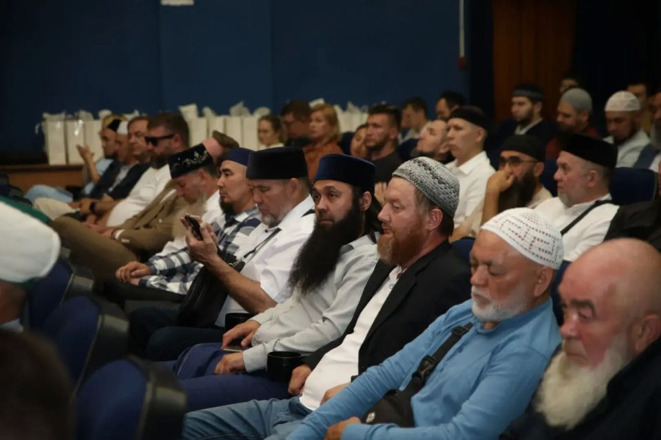 Основы халяльной экономики, исламский банкинг и ряд других вопросов стали темой обсуждения на деловой площадке сабантуя. Основы халяльной экономики, исламский банкинг и ряд других вопросов стали темой обсуждения на деловой площадке сабантуя.