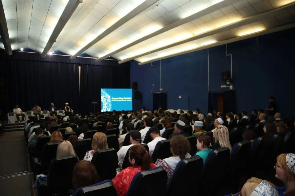 Основы халяльной экономики, исламский банкинг и ряд других вопросов стали темой обсуждения на деловой площадке сабантуя. Основы халяльной экономики, исламский банкинг и ряд других вопросов стали темой обсуждения на деловой площадке сабантуя.