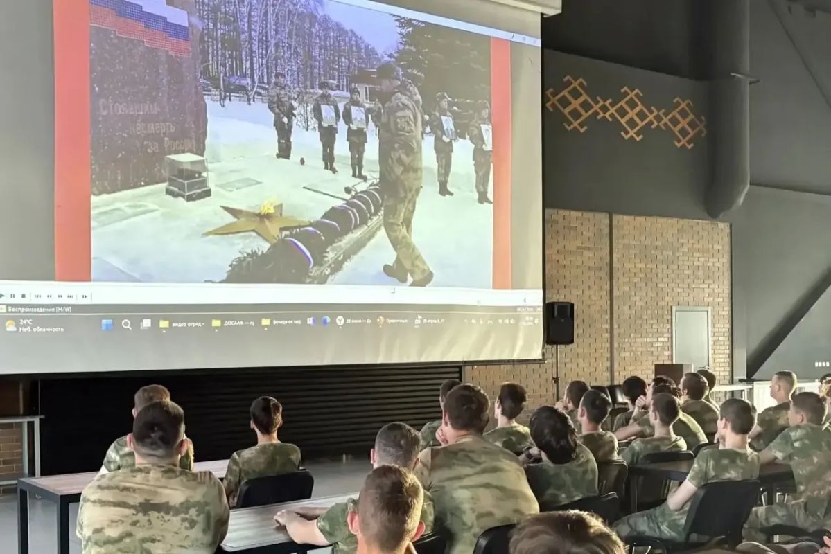 В парке «Патриот» бойцы отряда спецназа Росгвардии имени генерал-майора М.М. Шаймуратова провели урок мужества для старшеклассников Башкортостана В парке «Патриот» бойцы отряда спецназа Росгвардии имени генерал-майора М.М. Шаймуратова провели урок мужества для старшеклассников Башкортостана