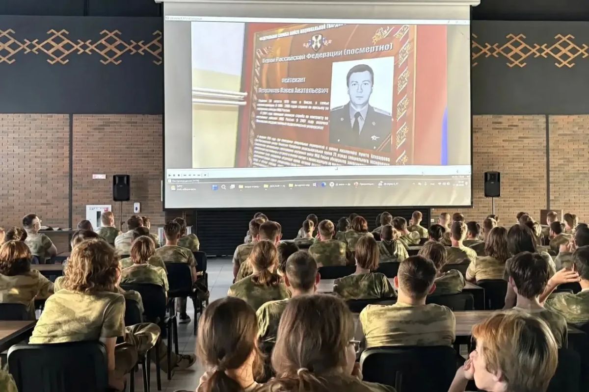В парке «Патриот» бойцы отряда спецназа Росгвардии имени генерал-майора М.М. Шаймуратова провели урок мужества для старшеклассников Башкортостана В парке «Патриот» бойцы отряда спецназа Росгвардии имени генерал-майора М.М. Шаймуратова провели урок мужества для старшеклассников Башкортостана