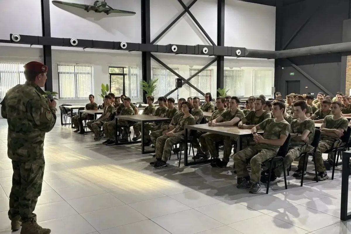 В парке «Патриот» бойцы отряда спецназа Росгвардии имени генерал-майора М.М. Шаймуратова провели урок мужества для старшеклассников Башкортостана В парке «Патриот» бойцы отряда спецназа Росгвардии имени генерал-майора М.М. Шаймуратова провели урок мужества для старшеклассников Башкортостана